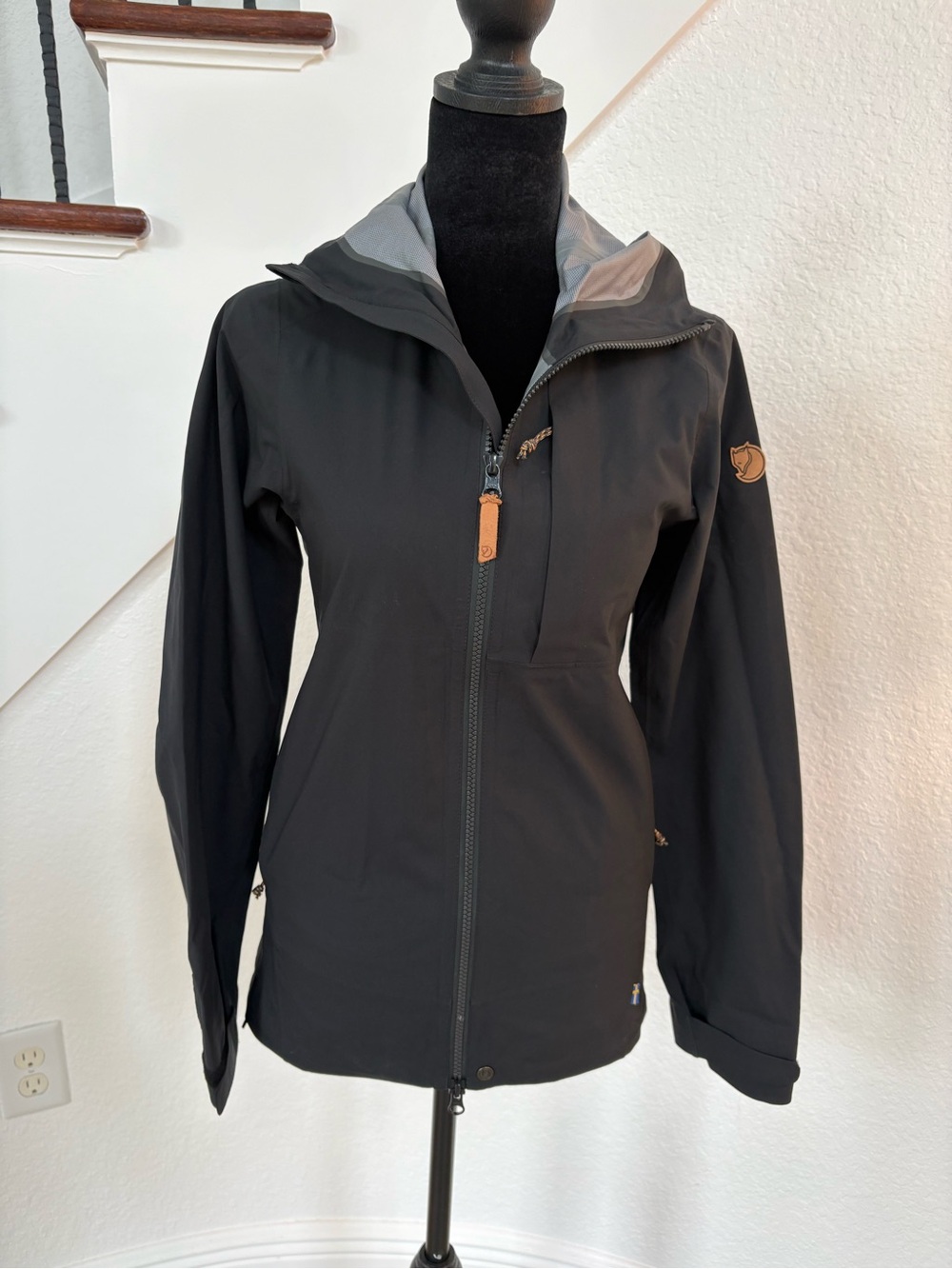 Fjallraven Women's Black Hooded Outdoor Shell Jacket